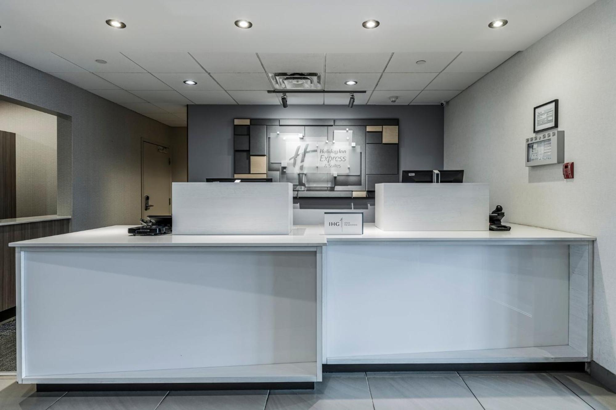Holiday Inn Express Hotel & Suites Saint - Hyacinthe By Ihg Bagian luar foto