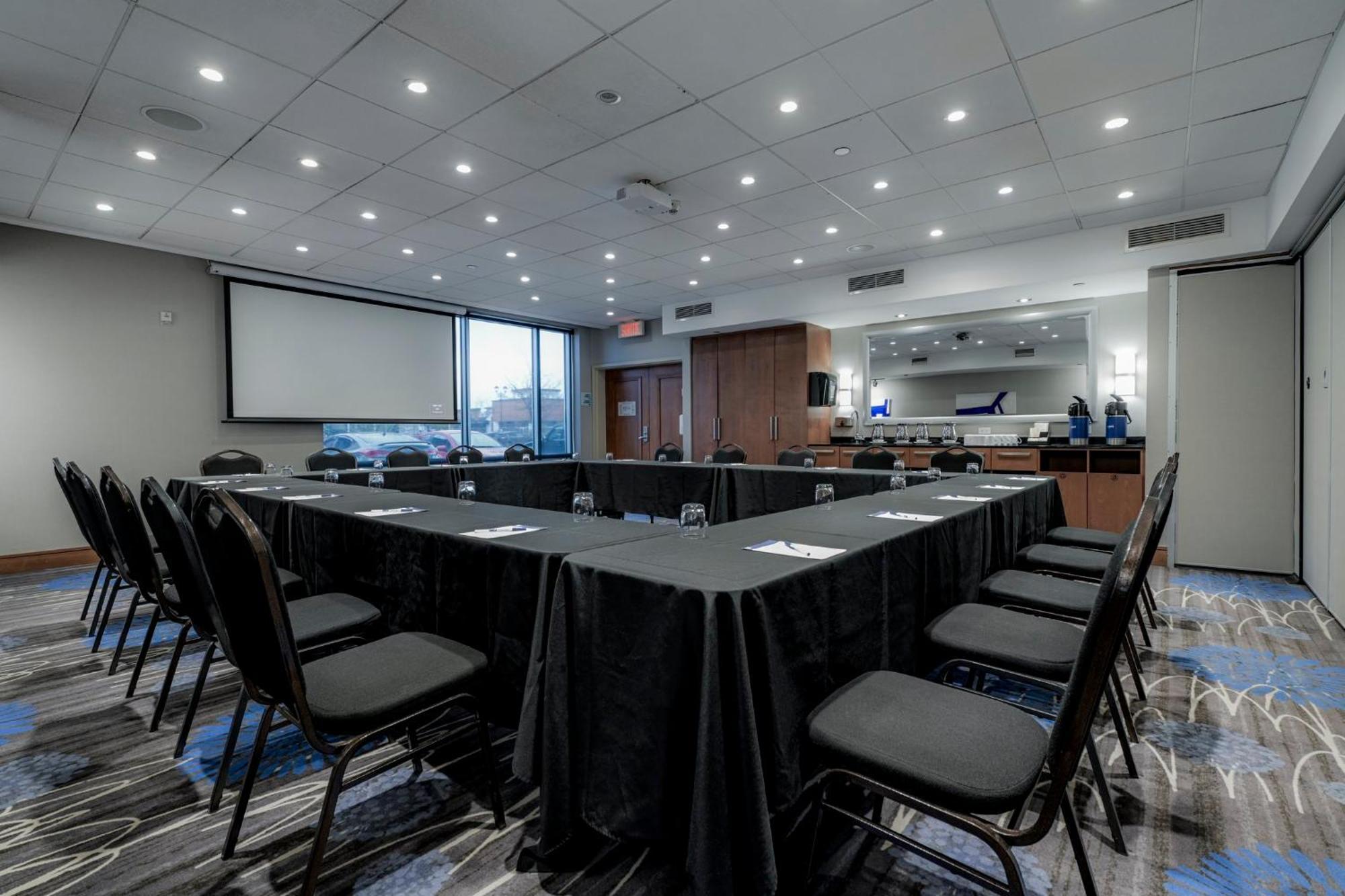 Holiday Inn Express Hotel & Suites Saint - Hyacinthe By Ihg Bagian luar foto