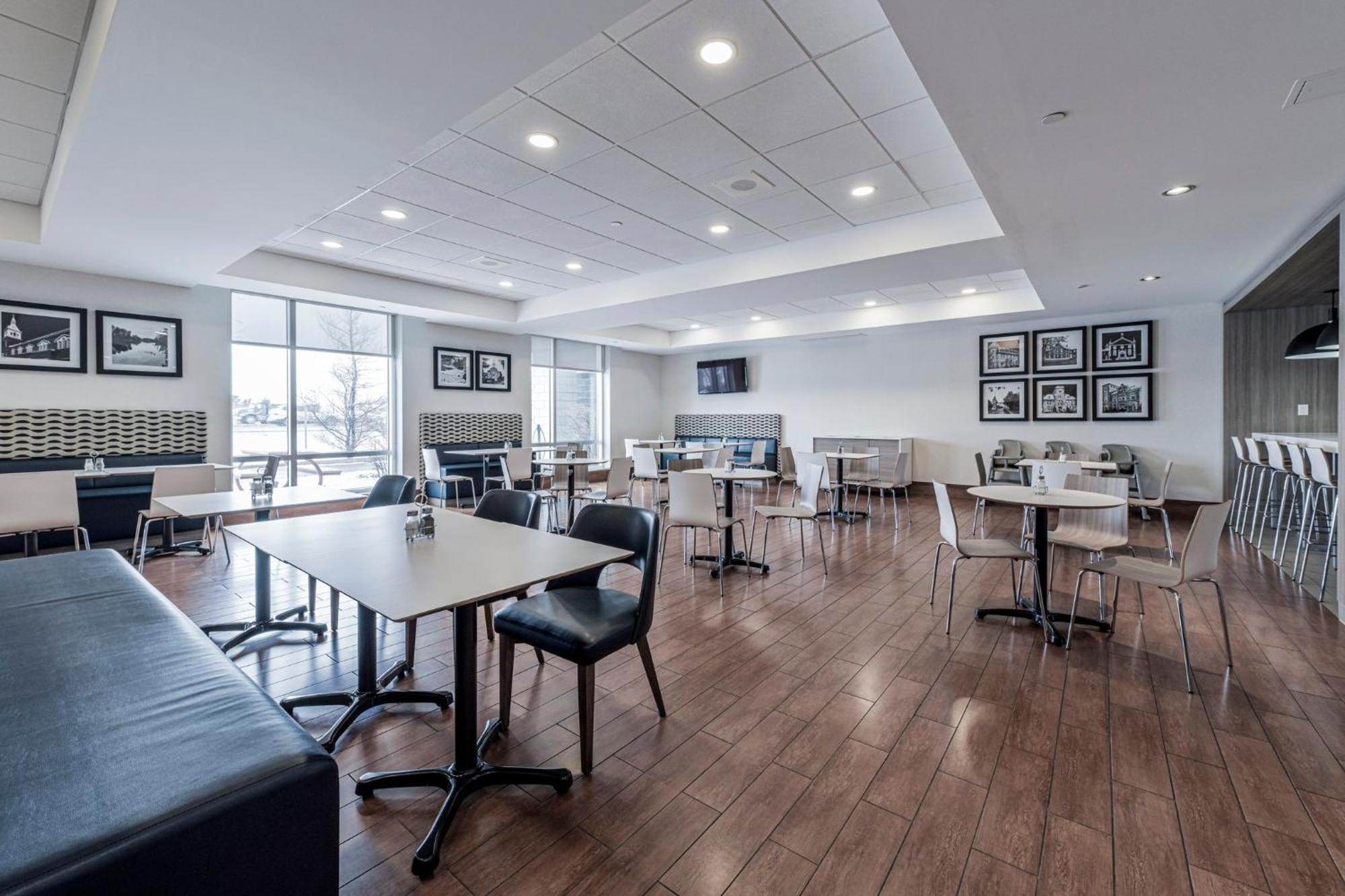 Holiday Inn Express Hotel & Suites Saint - Hyacinthe By Ihg Bagian luar foto