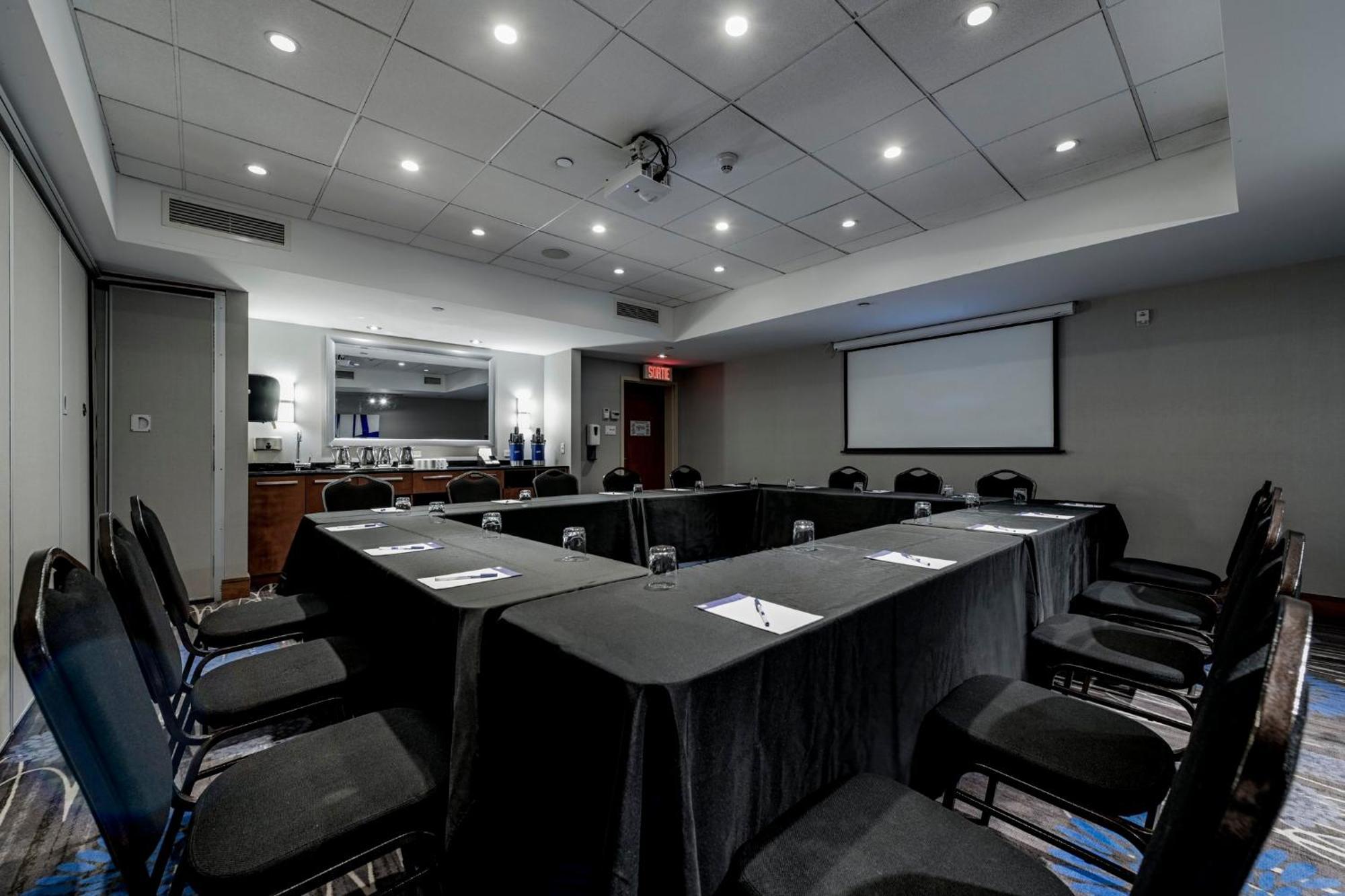 Holiday Inn Express Hotel & Suites Saint - Hyacinthe By Ihg Bagian luar foto