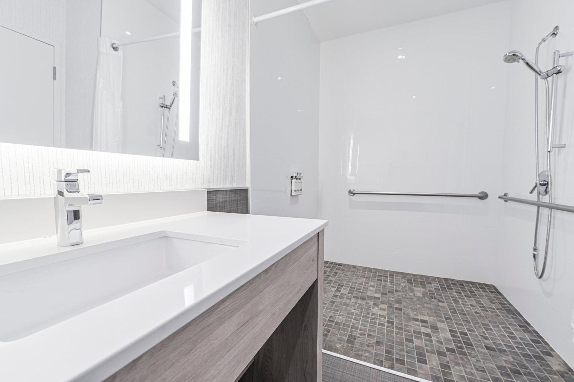 Holiday Inn Express Hotel & Suites Saint - Hyacinthe By Ihg Bagian luar foto