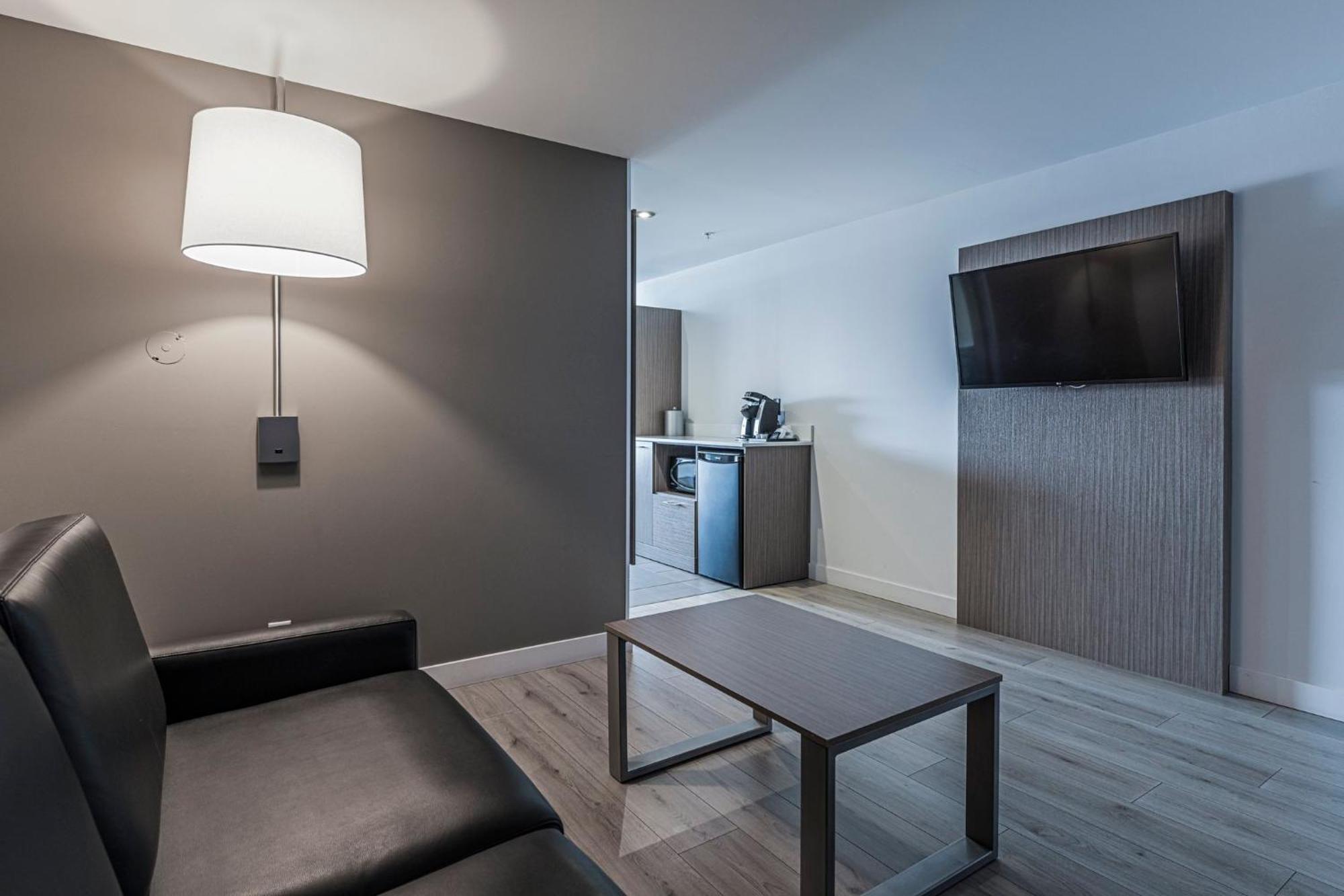 Holiday Inn Express Hotel & Suites Saint - Hyacinthe By Ihg Bagian luar foto