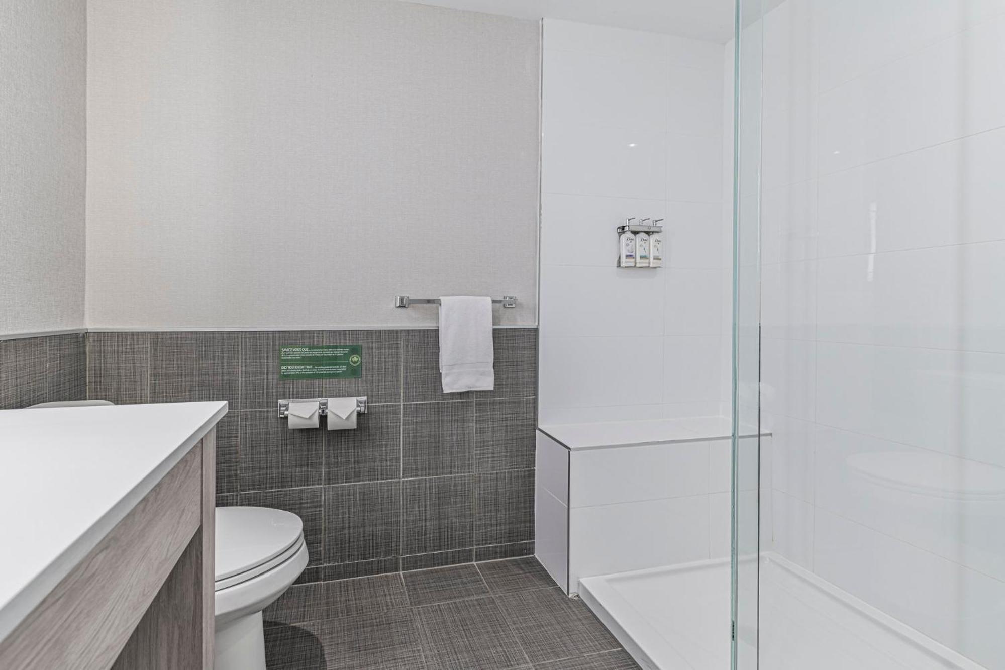 Holiday Inn Express Hotel & Suites Saint - Hyacinthe By Ihg Bagian luar foto