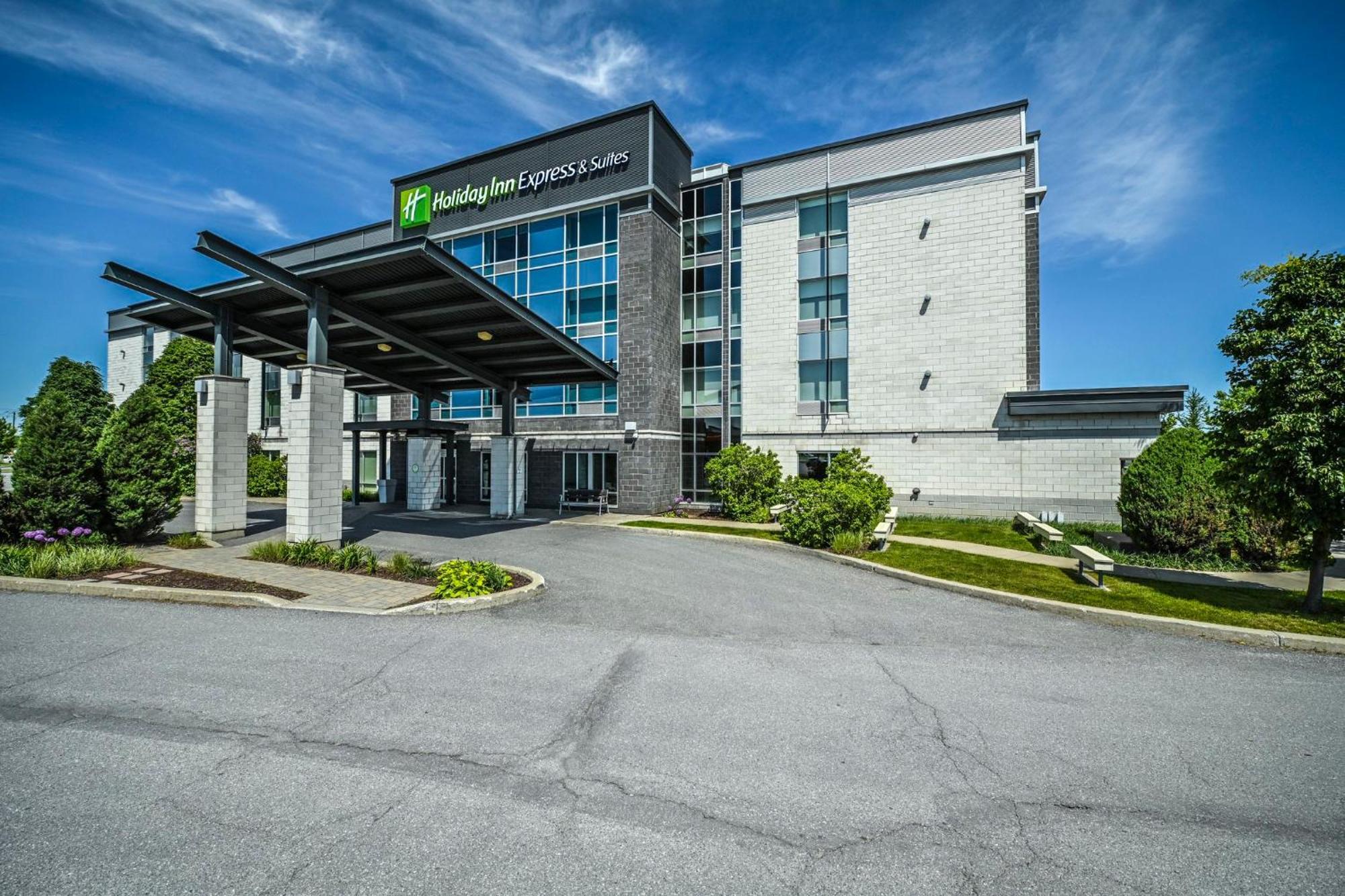 Holiday Inn Express Hotel & Suites Saint - Hyacinthe By Ihg Bagian luar foto