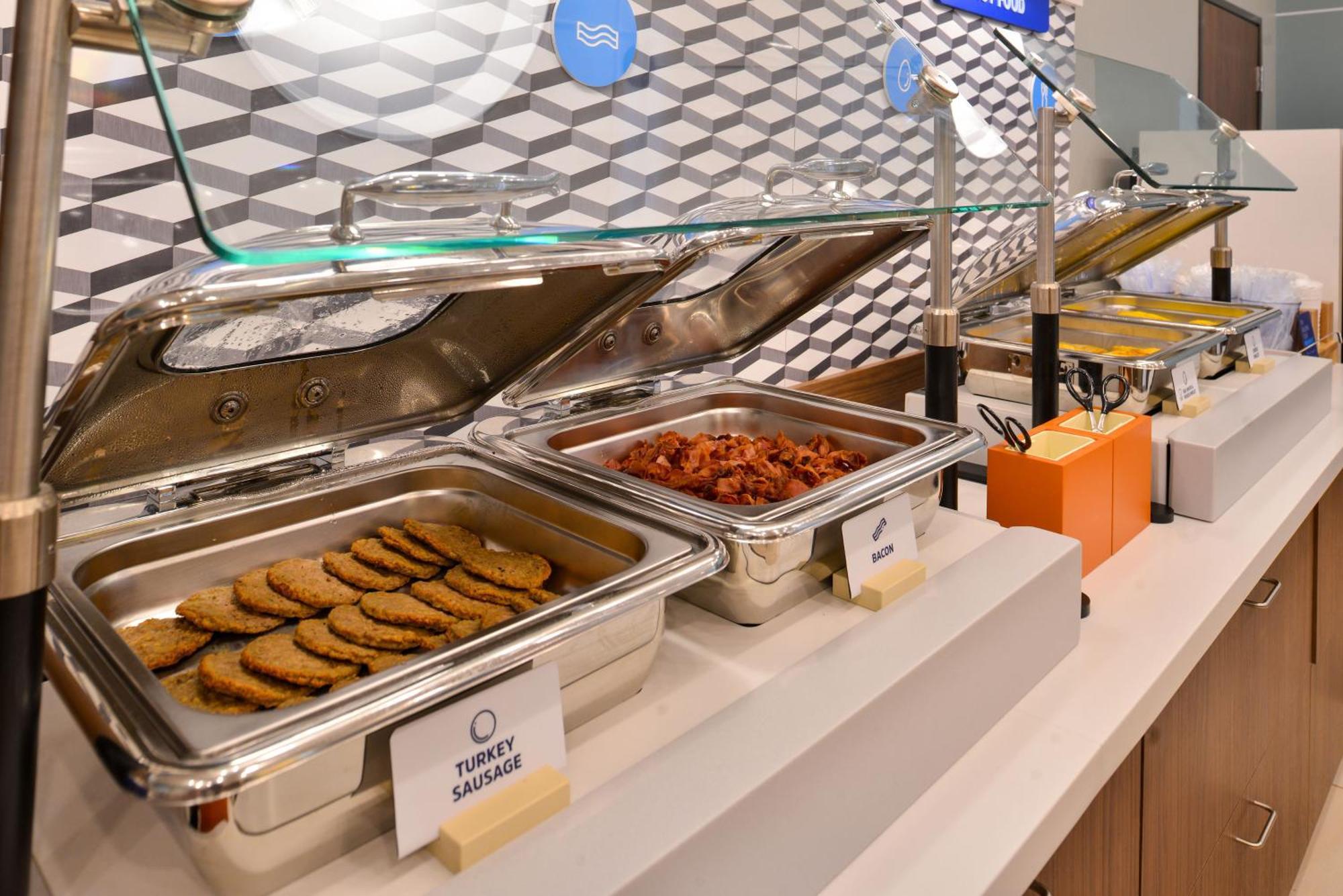 Holiday Inn Express Hotel & Suites Saint - Hyacinthe By Ihg Bagian luar foto