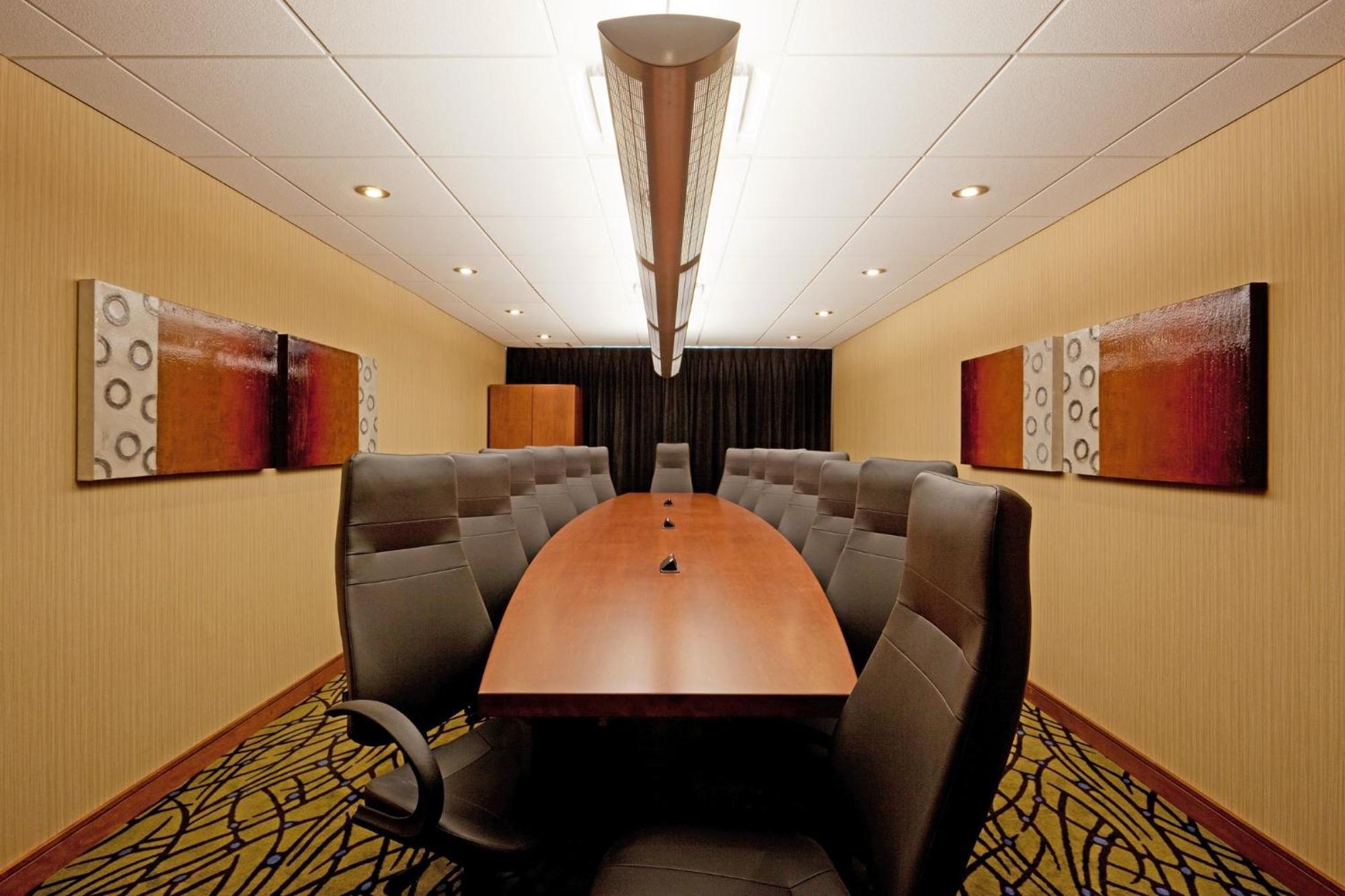 Holiday Inn Express Hotel & Suites Saint - Hyacinthe By Ihg Bagian luar foto