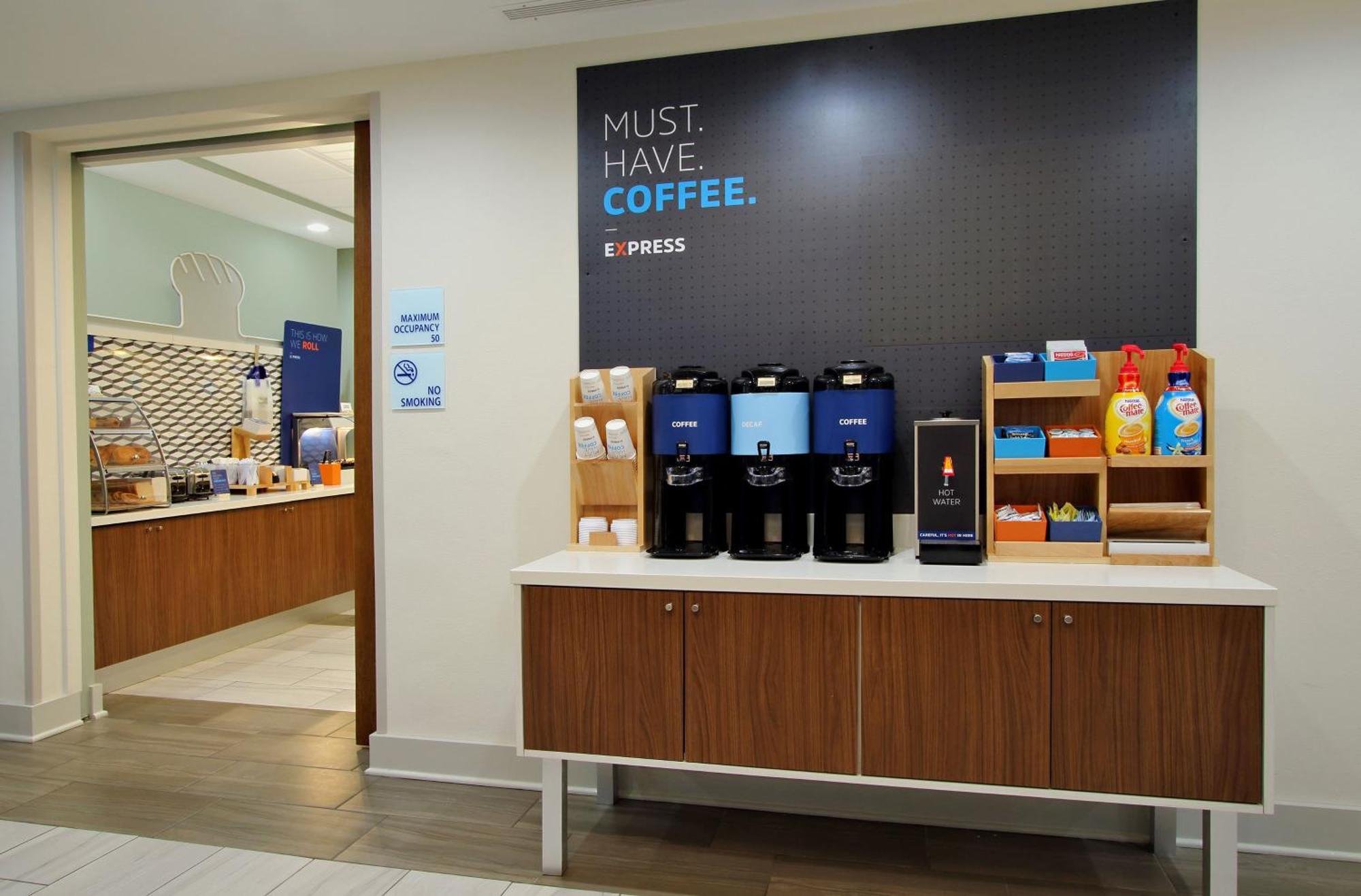 Holiday Inn Express Hotel & Suites Saint - Hyacinthe By Ihg Bagian luar foto