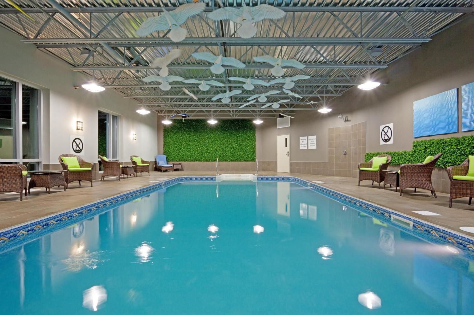 Holiday Inn Express Hotel & Suites Saint - Hyacinthe By Ihg Bagian luar foto