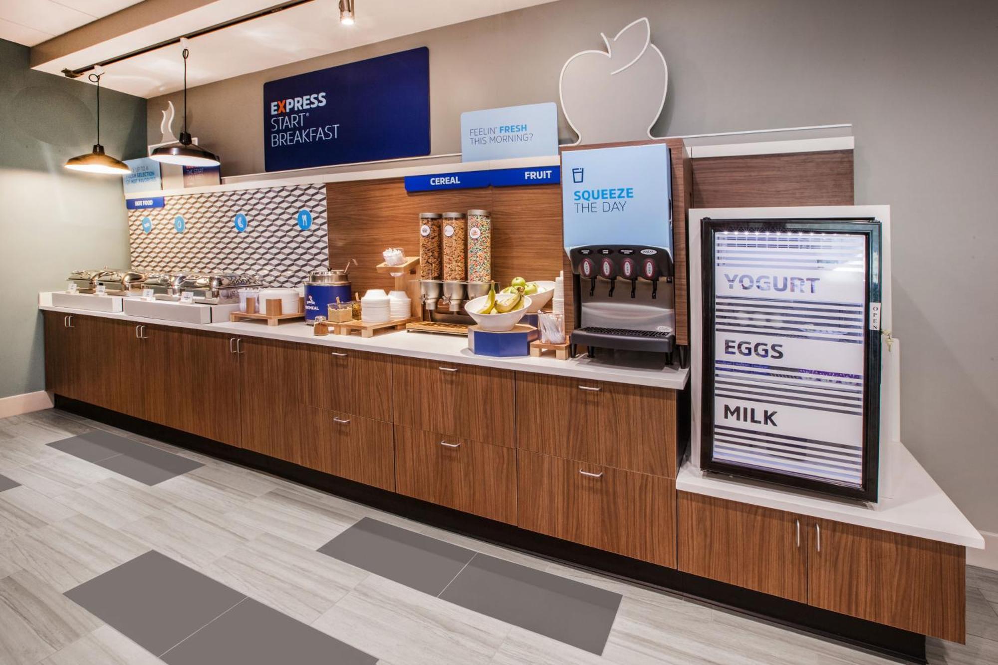Holiday Inn Express Hotel & Suites Saint - Hyacinthe By Ihg Bagian luar foto