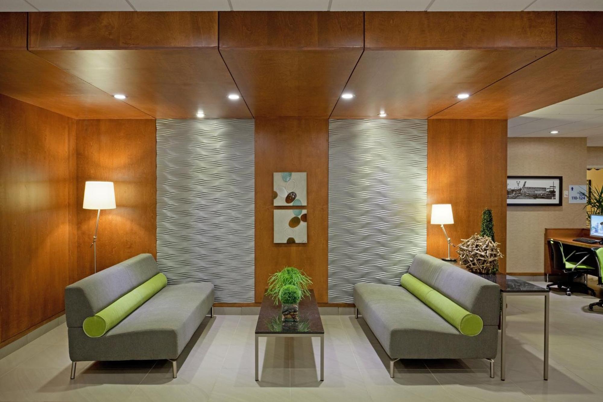Holiday Inn Express Hotel & Suites Saint - Hyacinthe By Ihg Bagian luar foto