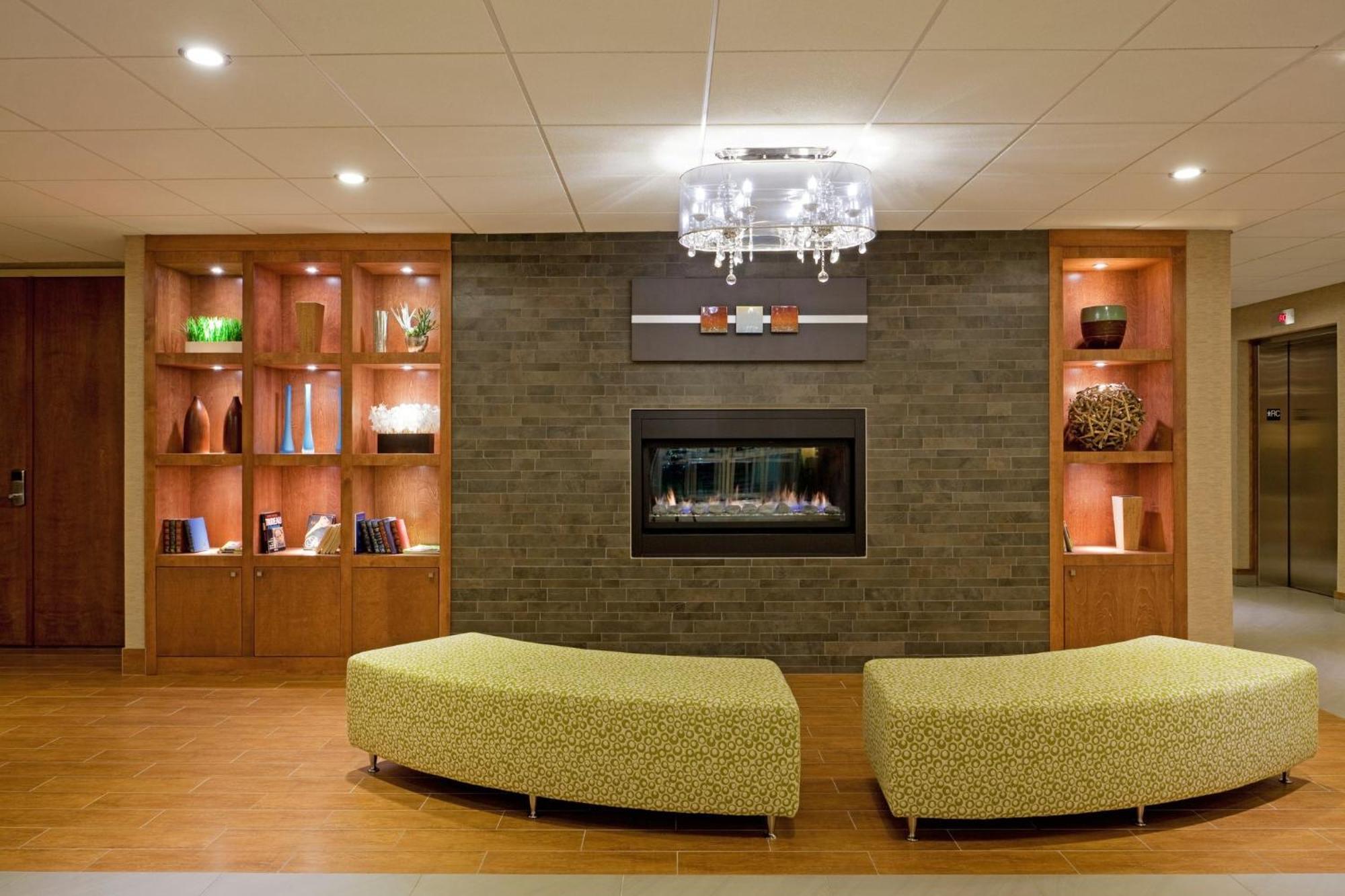 Holiday Inn Express Hotel & Suites Saint - Hyacinthe By Ihg Bagian luar foto