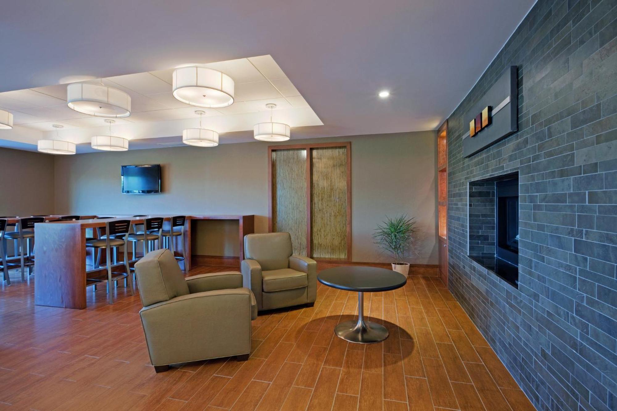 Holiday Inn Express Hotel & Suites Saint - Hyacinthe By Ihg Bagian luar foto