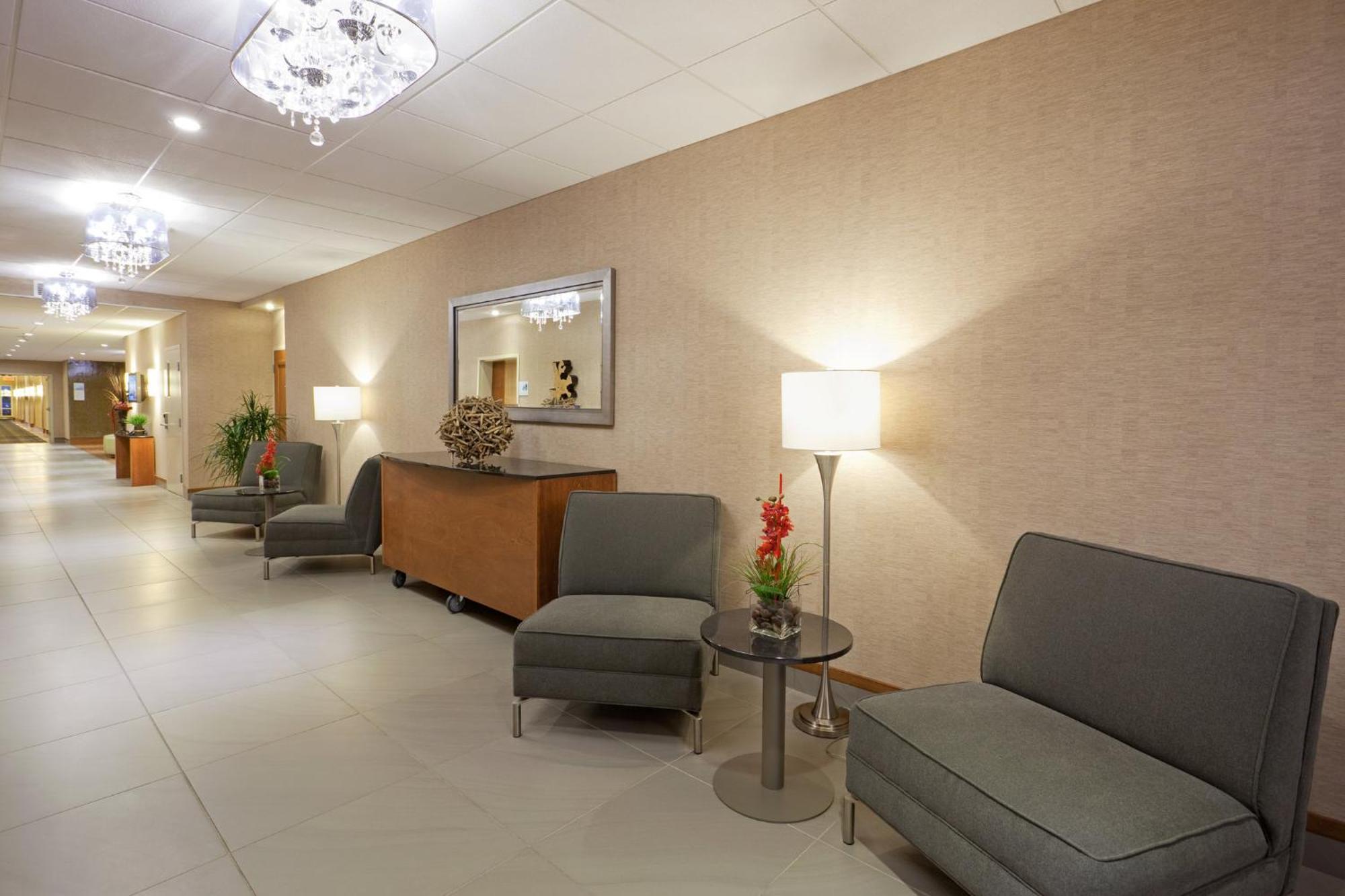 Holiday Inn Express Hotel & Suites Saint - Hyacinthe By Ihg Bagian luar foto
