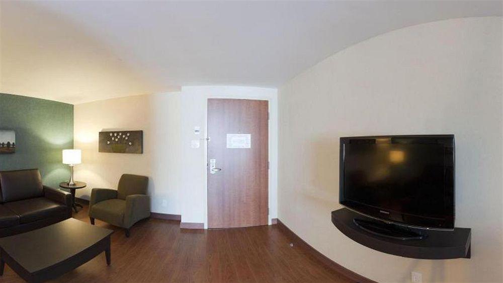Holiday Inn Express Hotel & Suites Saint - Hyacinthe By Ihg Bagian luar foto
